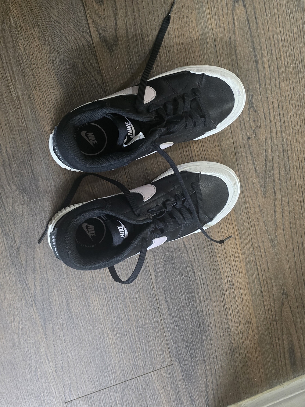Nike Womens Black and White Low-Top Sneakers